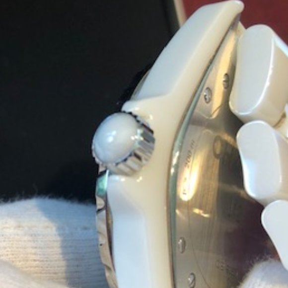 CHANEL J12 White Ceramic 38mm Diamond Dial Automatic Watch - H1629 - Picture 4 of 7